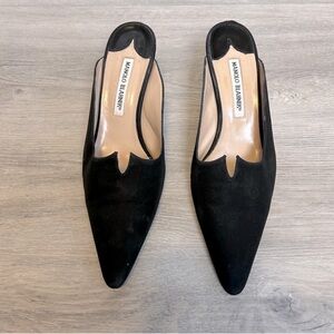 Manolo Blahnik Women's Kitten Heel Mules Pointed Toe
Black Satin sz10/euro 40
